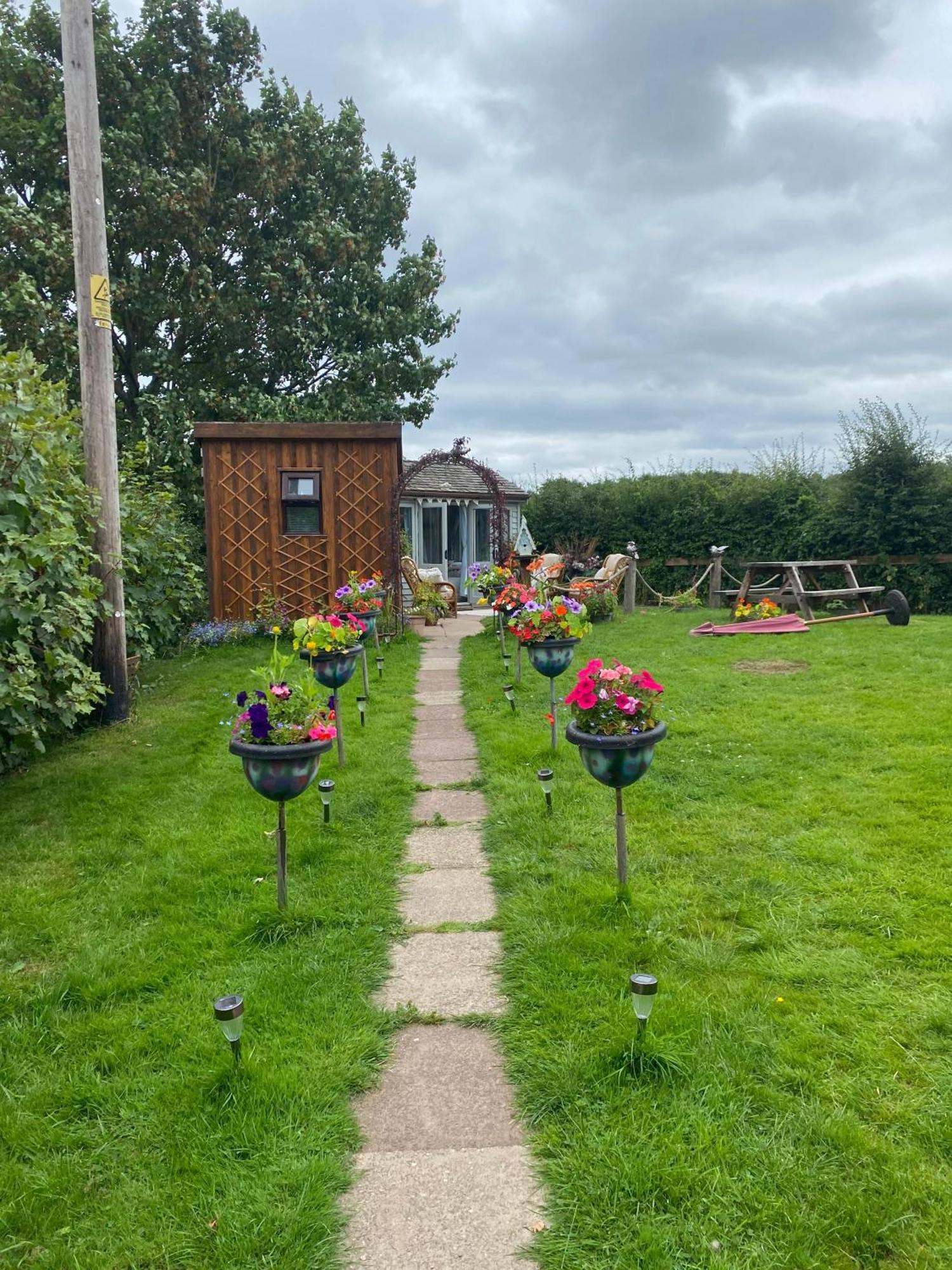 Birds And The Bees Summer House Campsite Endon