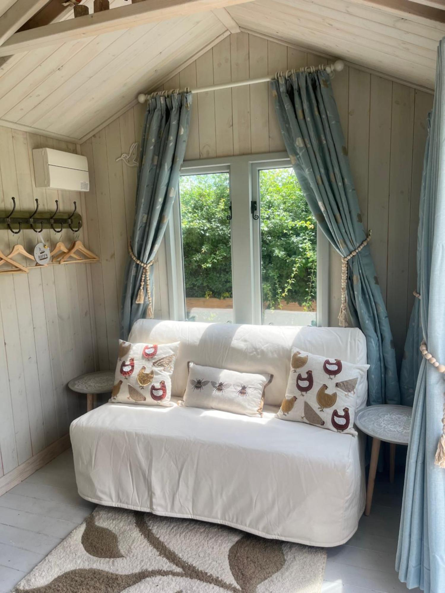 Campsite Birds And The Bees Summer House